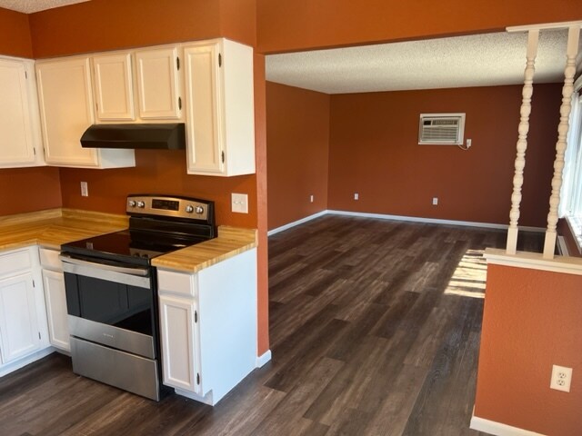 Kitchen/Living Rm - 3650 W 8th St