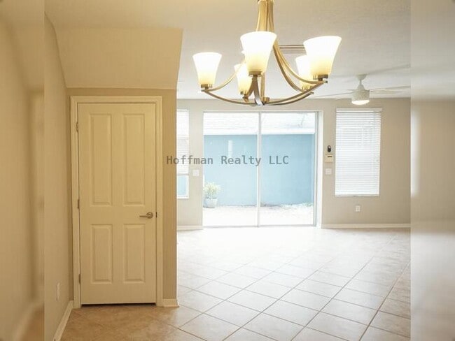 Building Photo - 3 Bed, 2.5 Bath two story townhome in High...