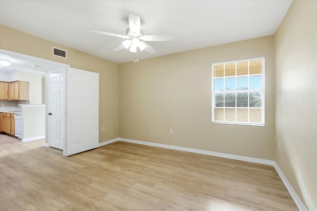 Building Photo - 1015 Villagio Cir