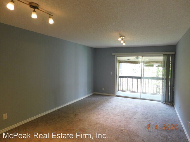 Building Photo - 1 br, 1.5 bath House - 6314 Newtown Circle...