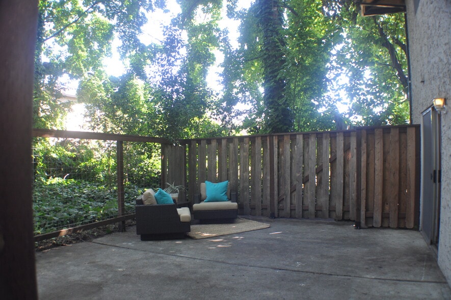 big back patio - 1144 West 3rd Street