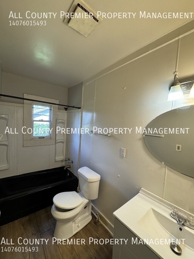 Building Photo - 1623 Grand St