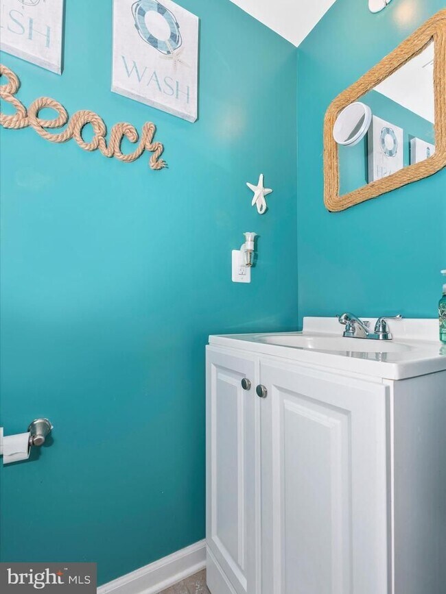 Building Photo - 76 Norwood Dr