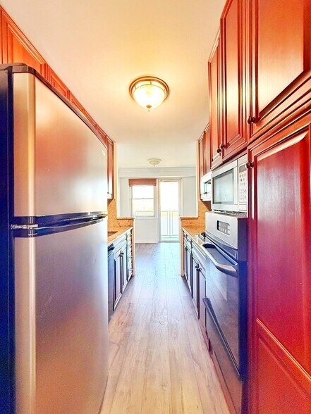 Building Photo - 6600 Boulevard E