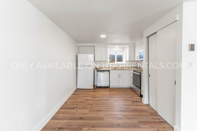 Building Photo - 289 N 300 W