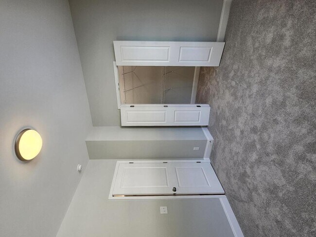 Building Photo - 395 NE Bellingham Dr