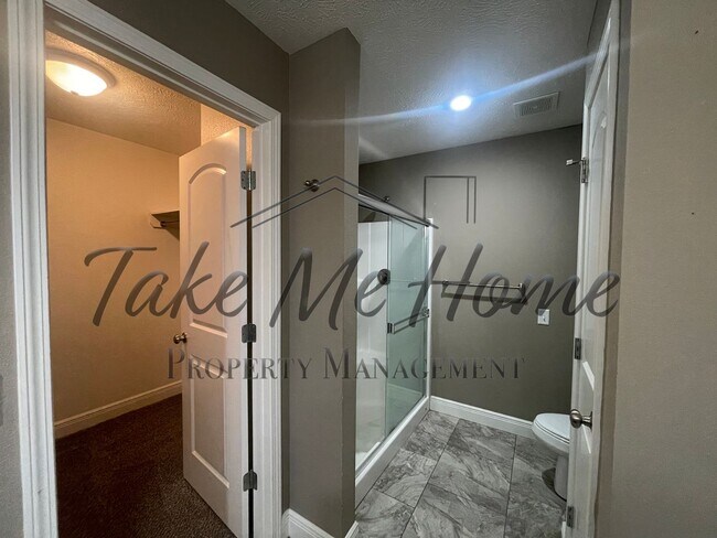 Building Photo - 4 Bedroom home in Springfield school district!