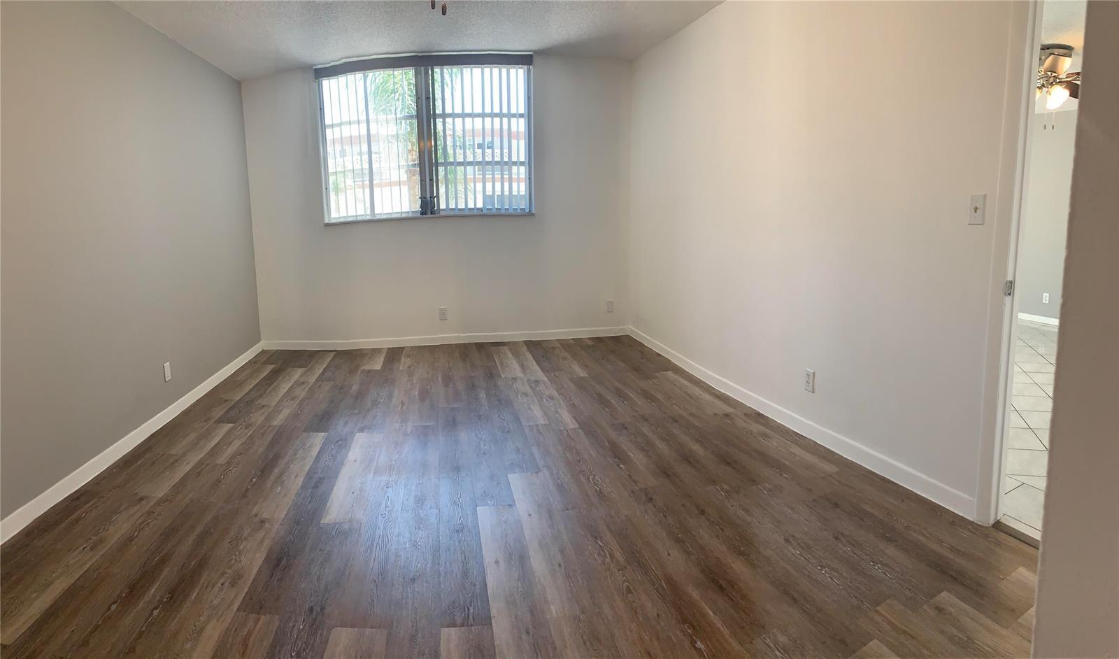 Building Photo - 404 NW 68th Ave
