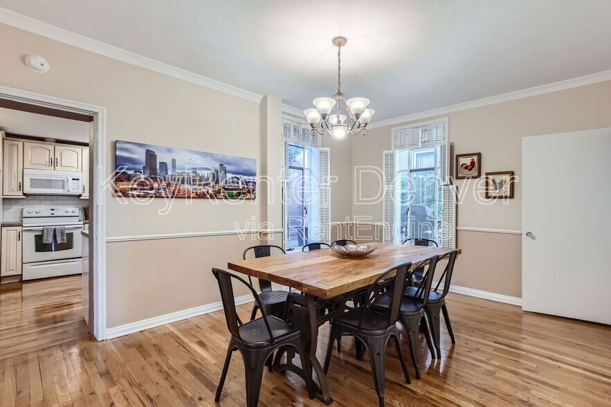 Building Photo - 2062 Glenarm Pl