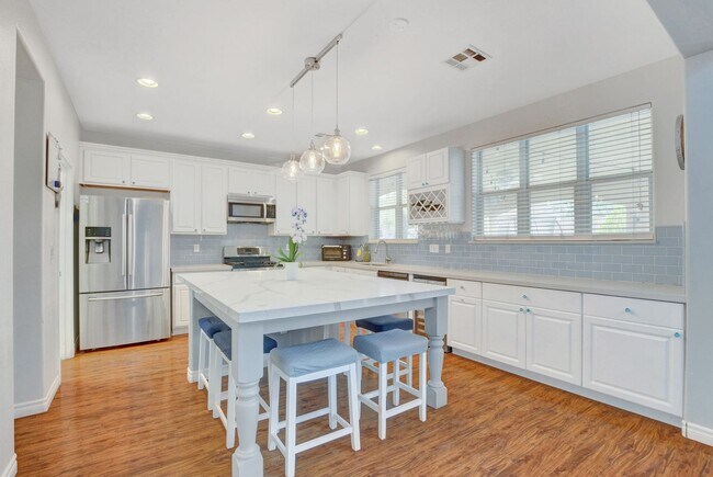 Building Photo - Spacious 4-Bedroom Home for Lease in Gated...