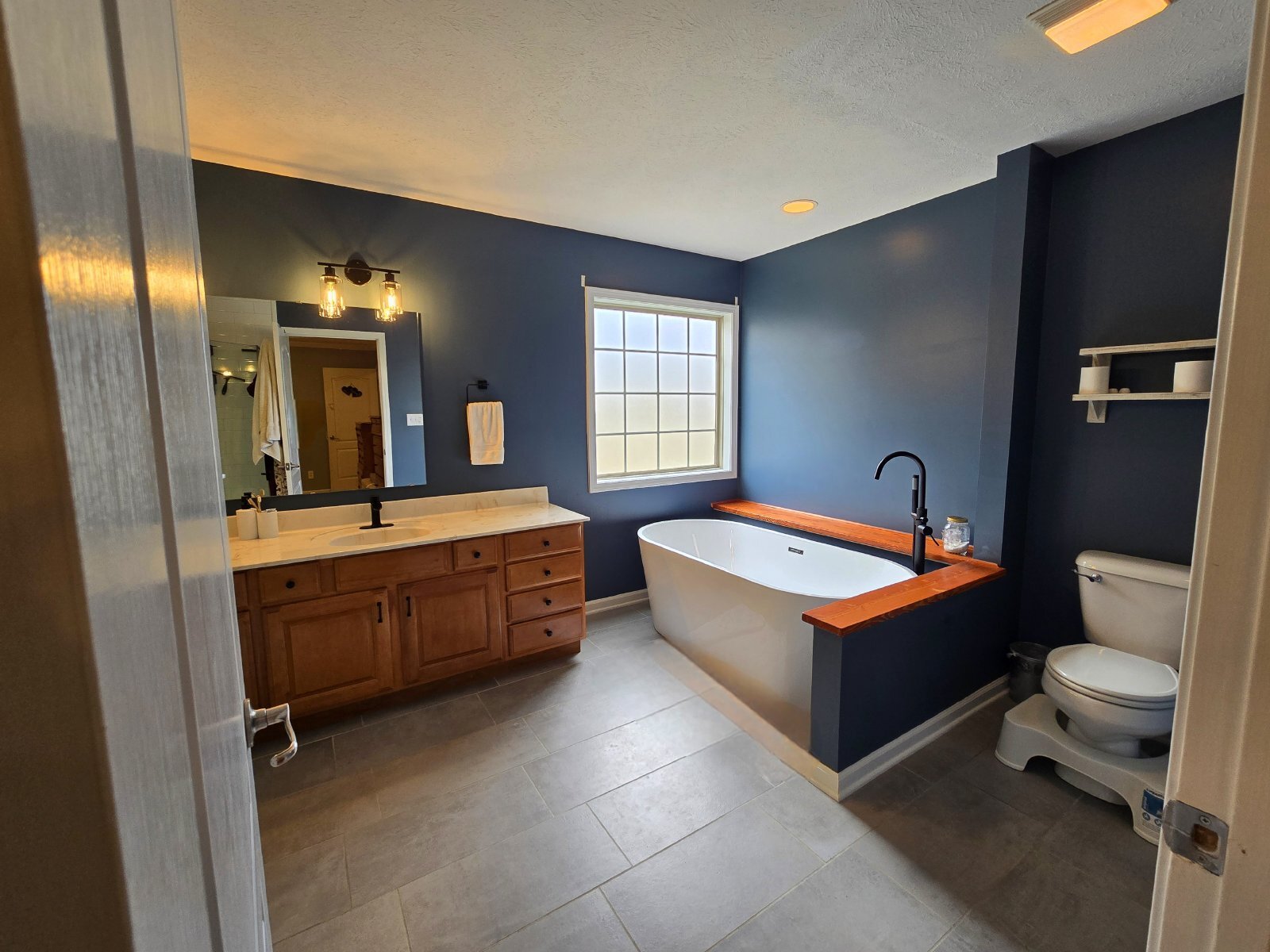 Building Photo - 594 Mountain View Dr