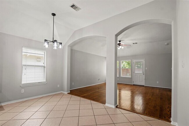 Building Photo - 6907 Birnam Garden Lane