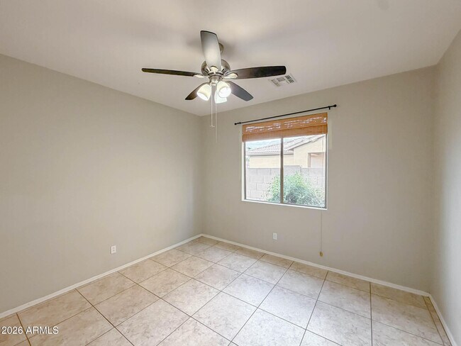 Building Photo - 203 W Cedar Dr