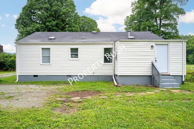 Building Photo - 1524 Happy Valley Rd