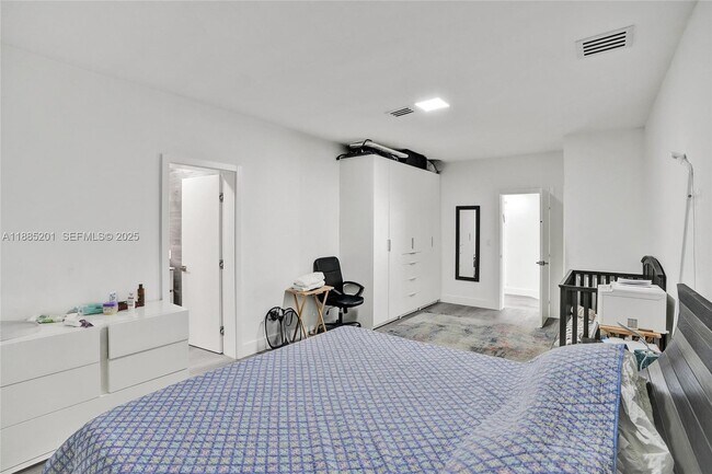 Building Photo - 3784 Sheridan Ave