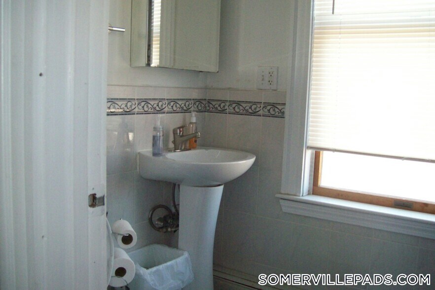 Building Photo - 335 Beacon St