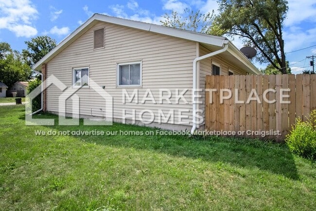 Building Photo - 1349 Ebeling Dr