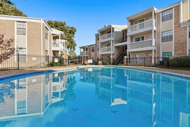 Building Photo - 2750 Holly Hall St