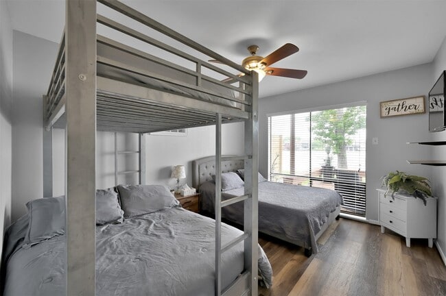 Building Photo - 124 April Point Dr N