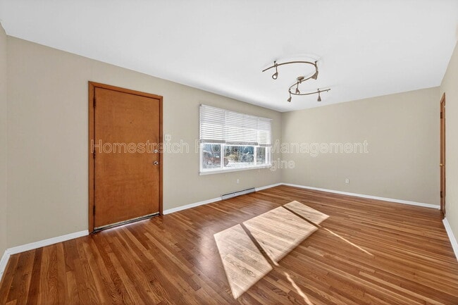 Building Photo - 207 Anistasia Dr