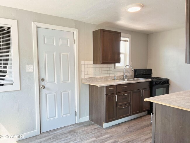 Building Photo - 1125 E Devonshire Ave