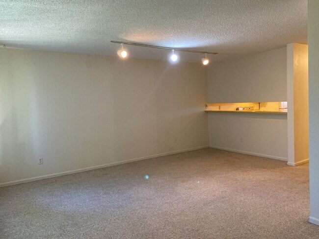 Building Photo - 1705 Heatheridge Rd