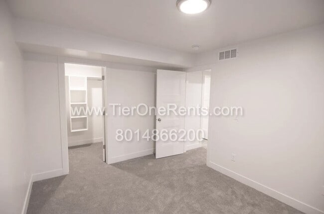 Building Photo - NO DEPOSIT option available for qualified ...