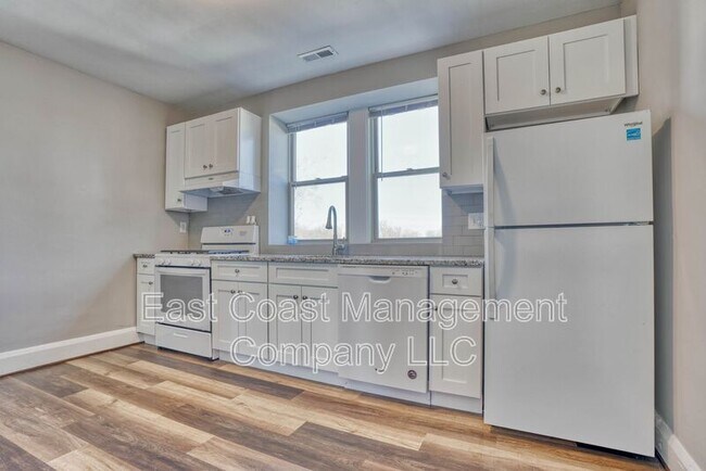 Building Photo - 2110 Taylor Ave