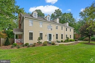 Building Photo - 1301 Daviswood Dr