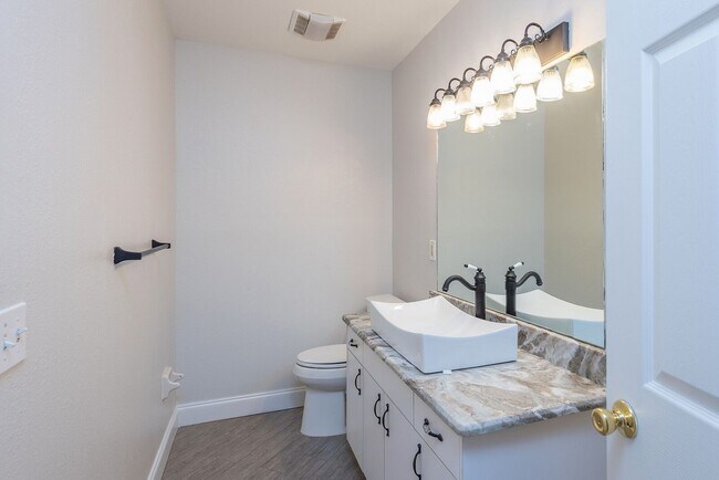 Building Photo - Charming Bungalow in Prime South Tampa – Plant High School District!