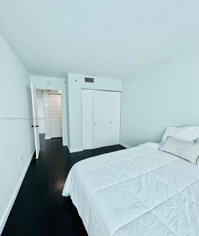 Building Photo - 800 N Miami Ave