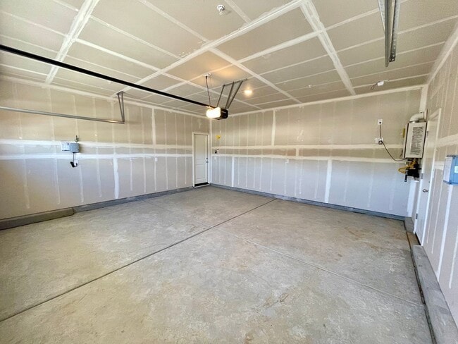 Building Photo - 754 Tamarack Ct