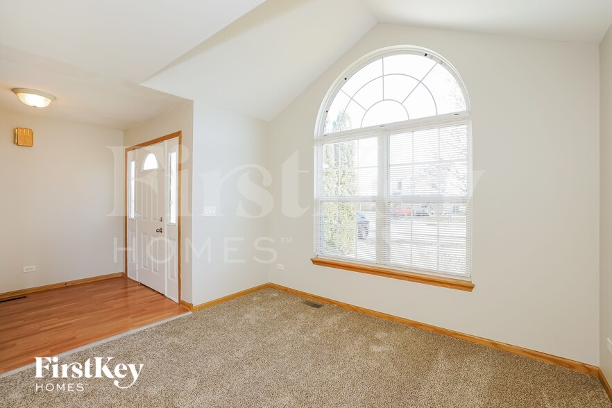 Building Photo - 16460 Kingsbrook Dr