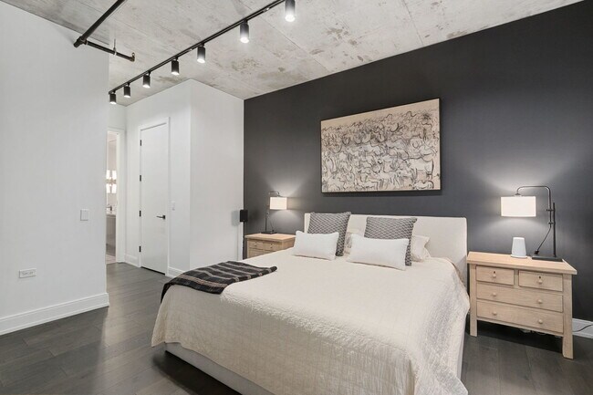 Building Photo - 111 S Peoria St