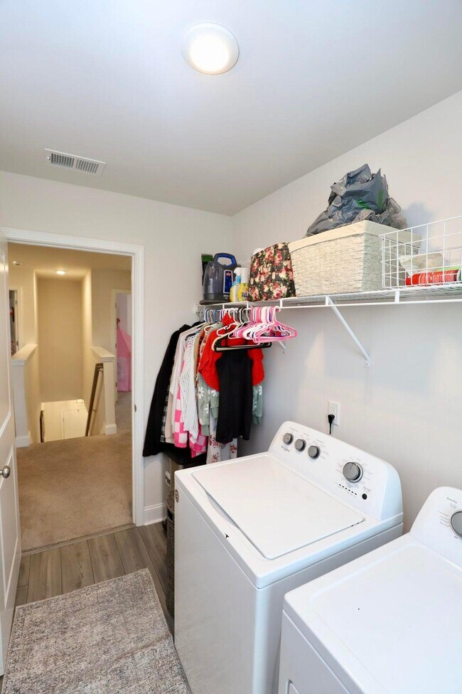 Building Photo - 835 Curlew Cir