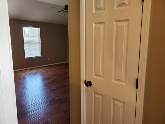 Building Photo - 3 Bedroom Home in South Springfield