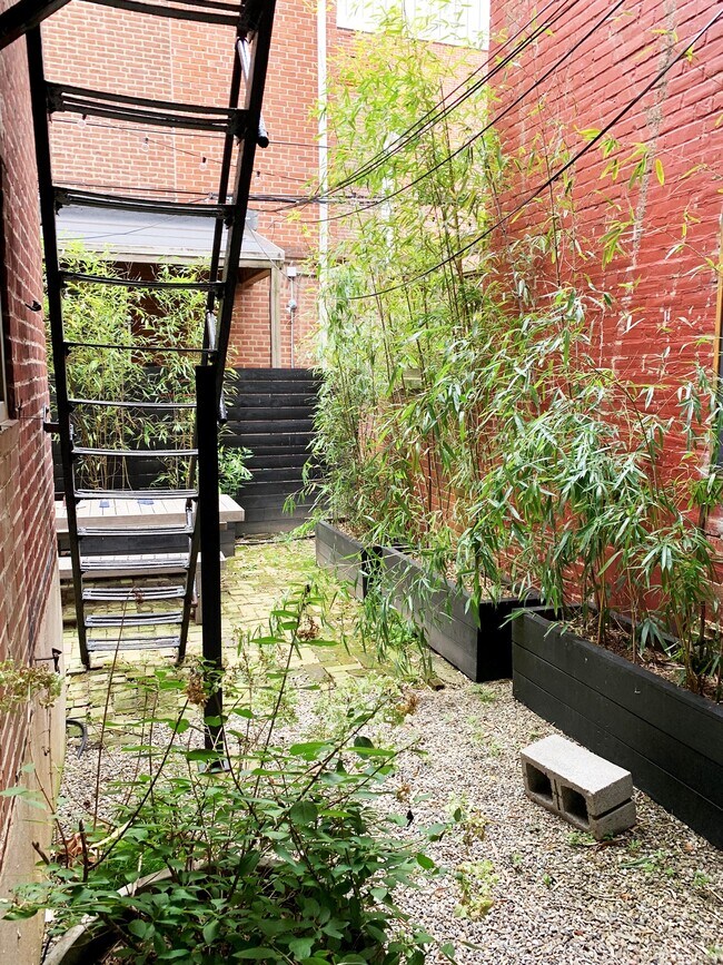 Building Photo - 313 S 18th St