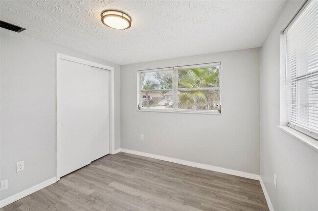 Building Photo - 3524 Cincinnati Dr