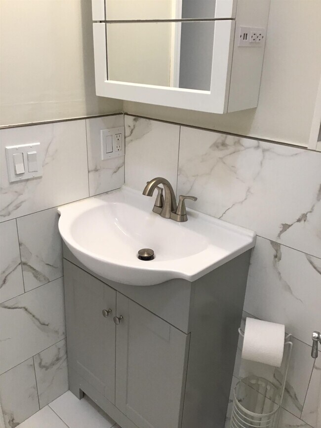 Building Photo - 210 Brook Village Rd