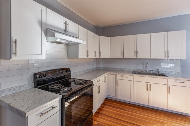 Building Photo - 5 Lothrop St