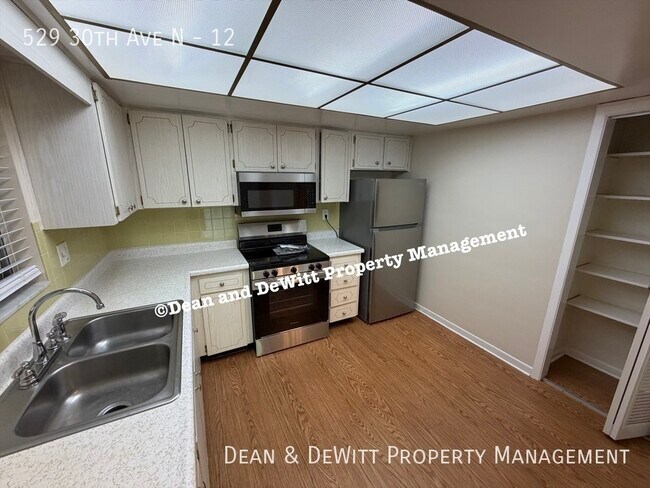 Building Photo - 529 30th Ave N