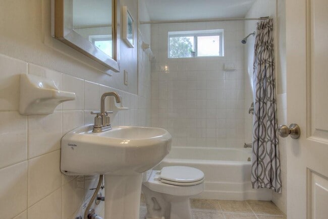 Building Photo - 7608 Delafield Ln