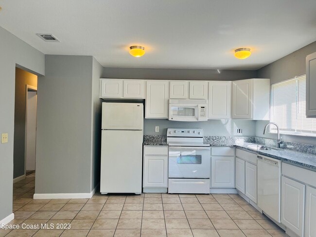 Building Photo - 217 Manth Ave