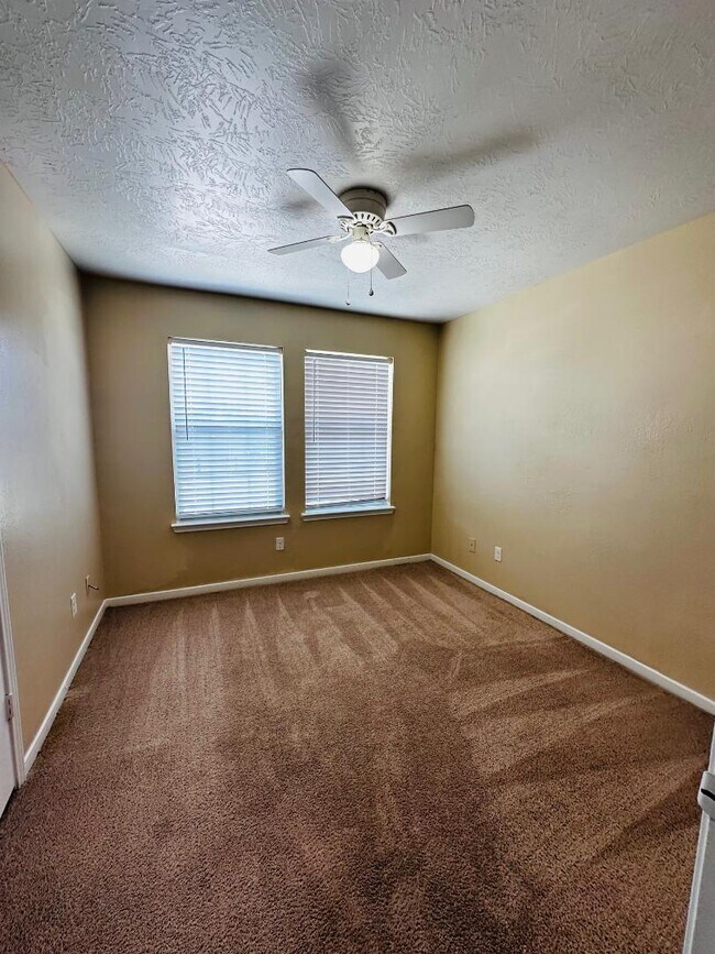 Primary Photo - 6946 Paris St