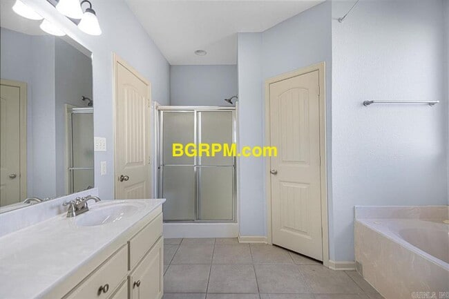 Building Photo - 3 Bed 2 Bath House for Rent!