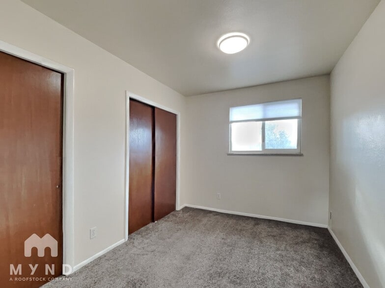 Building Photo - 5390 King Ct