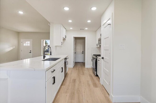 Building Photo - 5414 Rio San Juan St