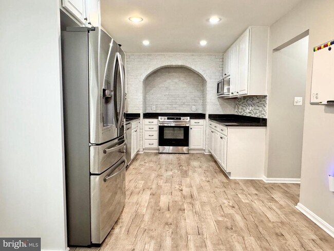 Building Photo - 15793 Moncure Dr