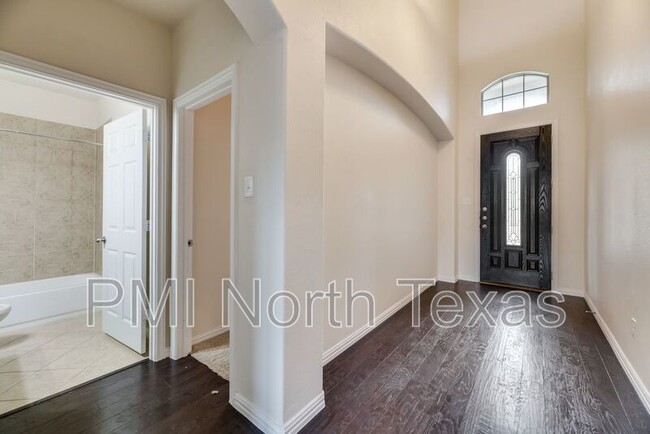 Building Photo - 415 San Marcos Dr