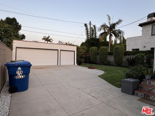 Building Photo - 326 N La Jolla Ave